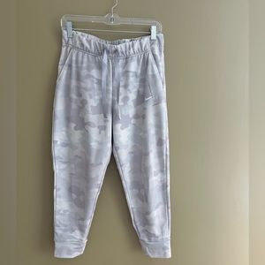 Light wash Nike camo Capri length sweatpants joggers